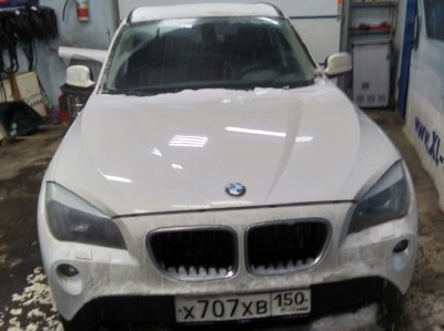 Установка лобового стекла BMW X1 JEEP 2009-
