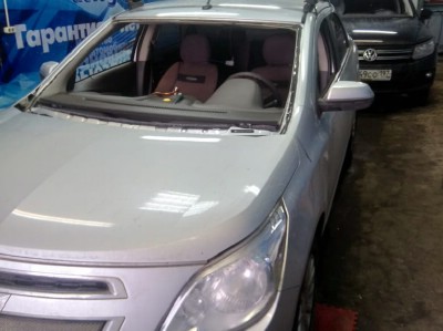 Установка лобового стекла Chevrolet Cobalt Ravon R4 4D SED 2011-