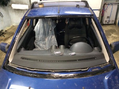 Установка лобового стекла Ford Fiesta 2002-2009