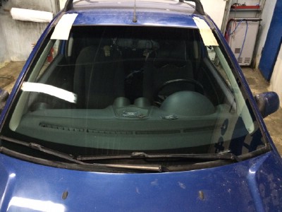 Установка лобового стекла Ford Fiesta 2002-2009
