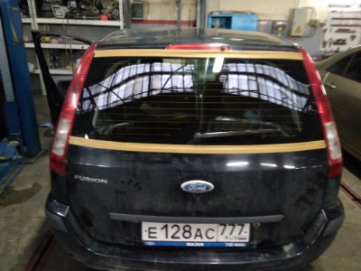 Установка заднего стекла Ford Fusion 2002-2013