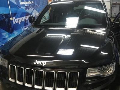 Установка лобового стекла Jeep Grand Cherokee 5D 2013-