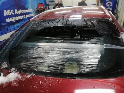 Установка заднего стекла Mazda 6 2007-2012
