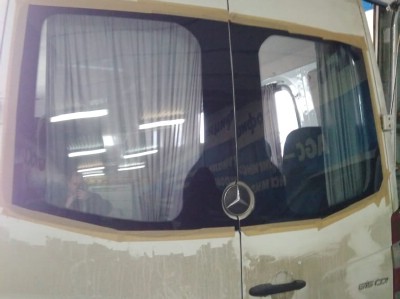 Установка заднего стекла Mercedes Sprinter 2006-2013
