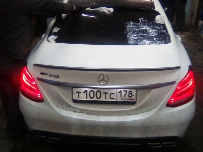 Установка заднего стекла Mercedes W205 Sed 2014-