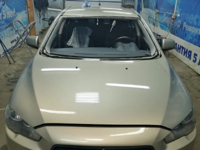 Установка лобового стекла Mitsubishi Lancer X 4D SED, 5D HB 2007-2017