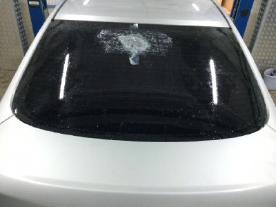 Установка заднего стекла Nissan Almera 2012-