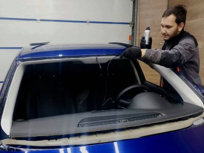 Установка лобового стекла Audi A3 -