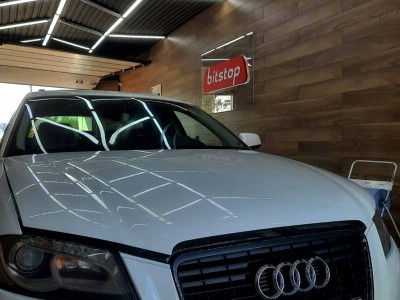 Установка лобового стекла Audi A3 3D -
