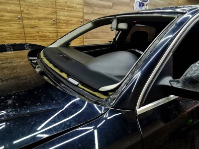 Установка лобового стекла Audi A8 2004-2010