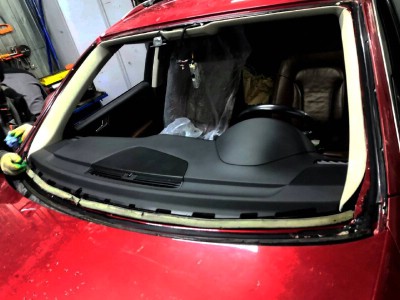 Установка лобового стекла Audi Q5 2008-2012