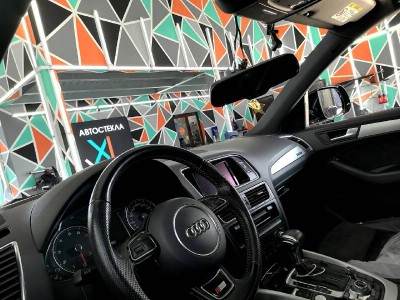 Установка лобового стекла Audi Q5 2012-