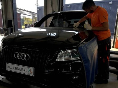 Установка лобового стекла Audi Q5 2012-