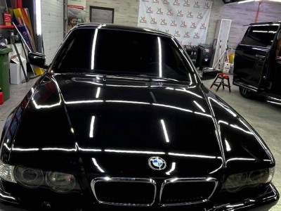 Установка лобового стекла BMW -