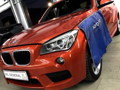 Установка лобового стекла BMW X1 2009-2015