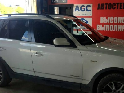 Установка лобового стекла BMW X3 E83 2003-2010