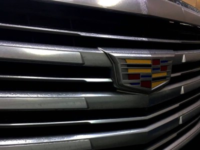 Установка лобового стекла Cadillac Escalade 2015-2021