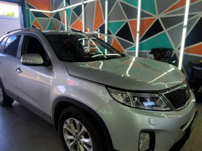 Установка лобового стекла Kia Sorento XM -