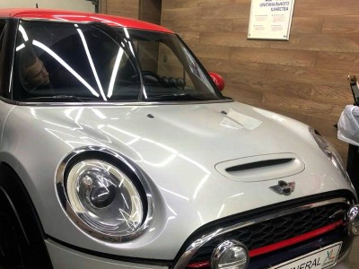 Установка лобового стекла Mini Hatch Cooper -