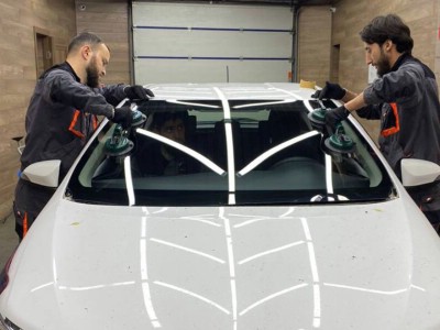 Установка лобового стекла Toyota Yaris 2020-