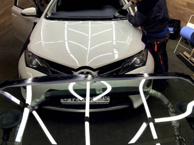 Установка лобового стекла Toyota Yaris 2020-