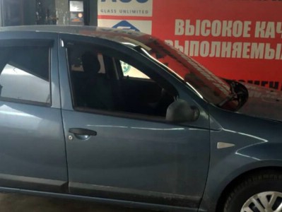 Установка лобового стекла Renault Sandero 2009-2014