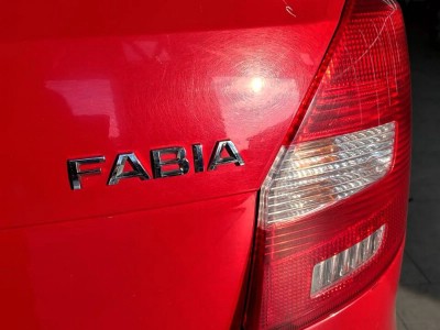 Установка лобового стекла Skoda Fabia II 2007-2014