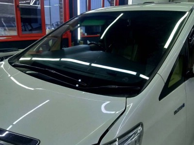 Установка лобового стекла Toyota Alphard 2014-