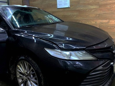 Установка лобового стекла Toyota Camry 2018-