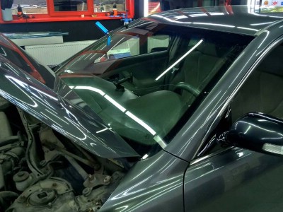 Установка лобового стекла Toyota Camry 40 -