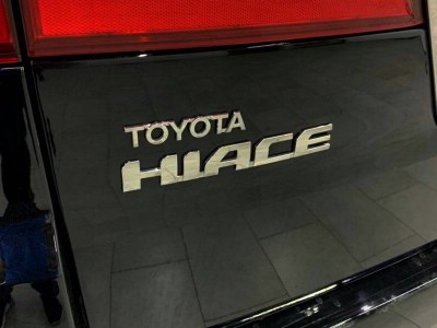 Установка лобового стекла Toyota Hiace -