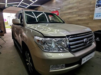 Установка лобового стекла Toyota Land Cruiser 200 2008-