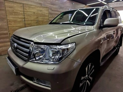 Установка лобового стекла Toyota Land Cruiser 200 2008-