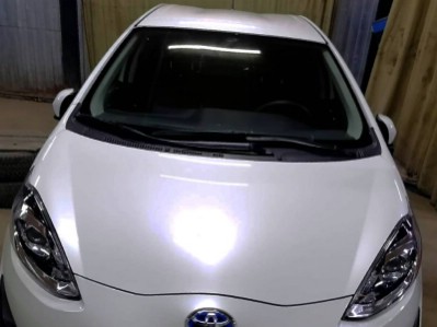 Установка лобового стекла Toyota Prius C 2012-2016