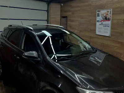 Установка лобового стекла Toyota Rav4 2012-2019