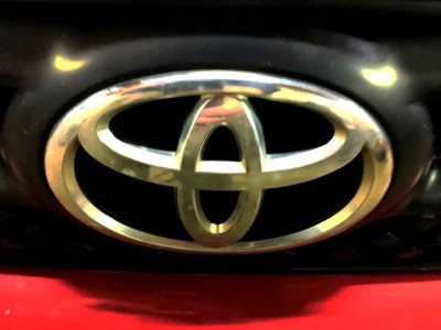 Установка лобового стекла Toyota RAV4 2006-2012