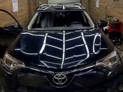 Установка лобового стекла Toyota Rav4 2013-2018