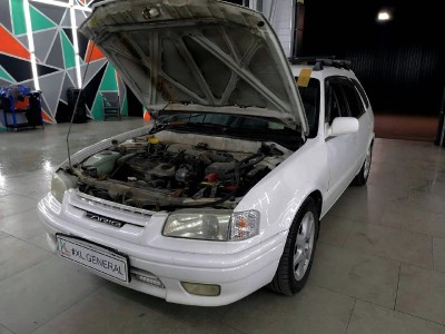 Установка лобового стекла Toyota Sprinter Carib 1995-2002