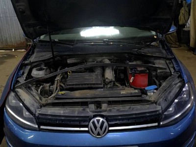 Установка лобового стекла Volkswagen Golf VII -