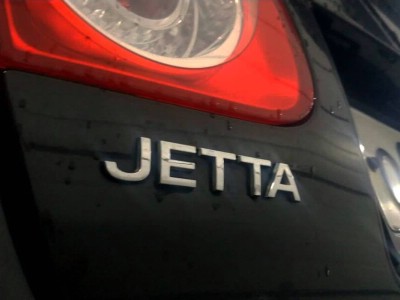 Установка лобового стекла Volkswagen Jetta -