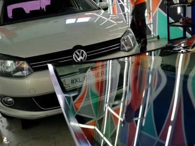 Установка лобового стекла Volkswagen Polo 2009-