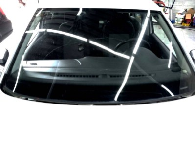 Установка лобового стекла Volkswagen Polo 2009-2020