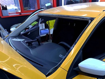 Установка лобового стекла Volkswagen Jetta 2015-