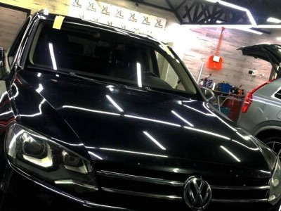 Установка лобового стекла Volkswagen Touareg 2010-2018