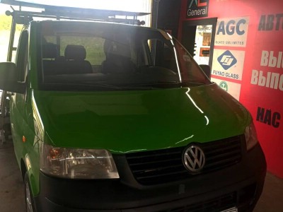 Установка лобового стекла Volkswagen Transporter T5 2003-2015