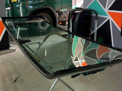 Установка лобового стекла Volvo FH 2012-