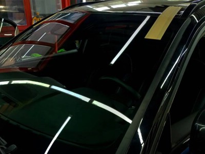 Установка лобового стекла Volvo XC40 -