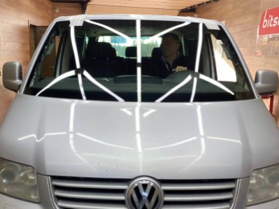 Установка лобового стекла Volkswagen Transporter-T5 2003-
