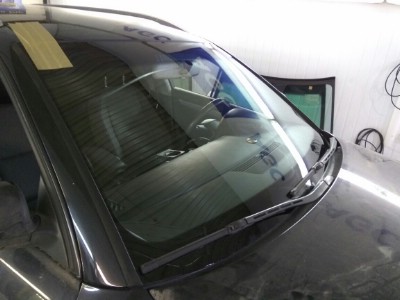 Установка лобового стекла Audi A4 4D Sed 2000-2007