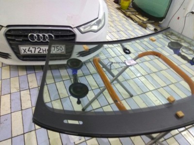 Установка лобового стекла Audi A6 SED 4D 2011